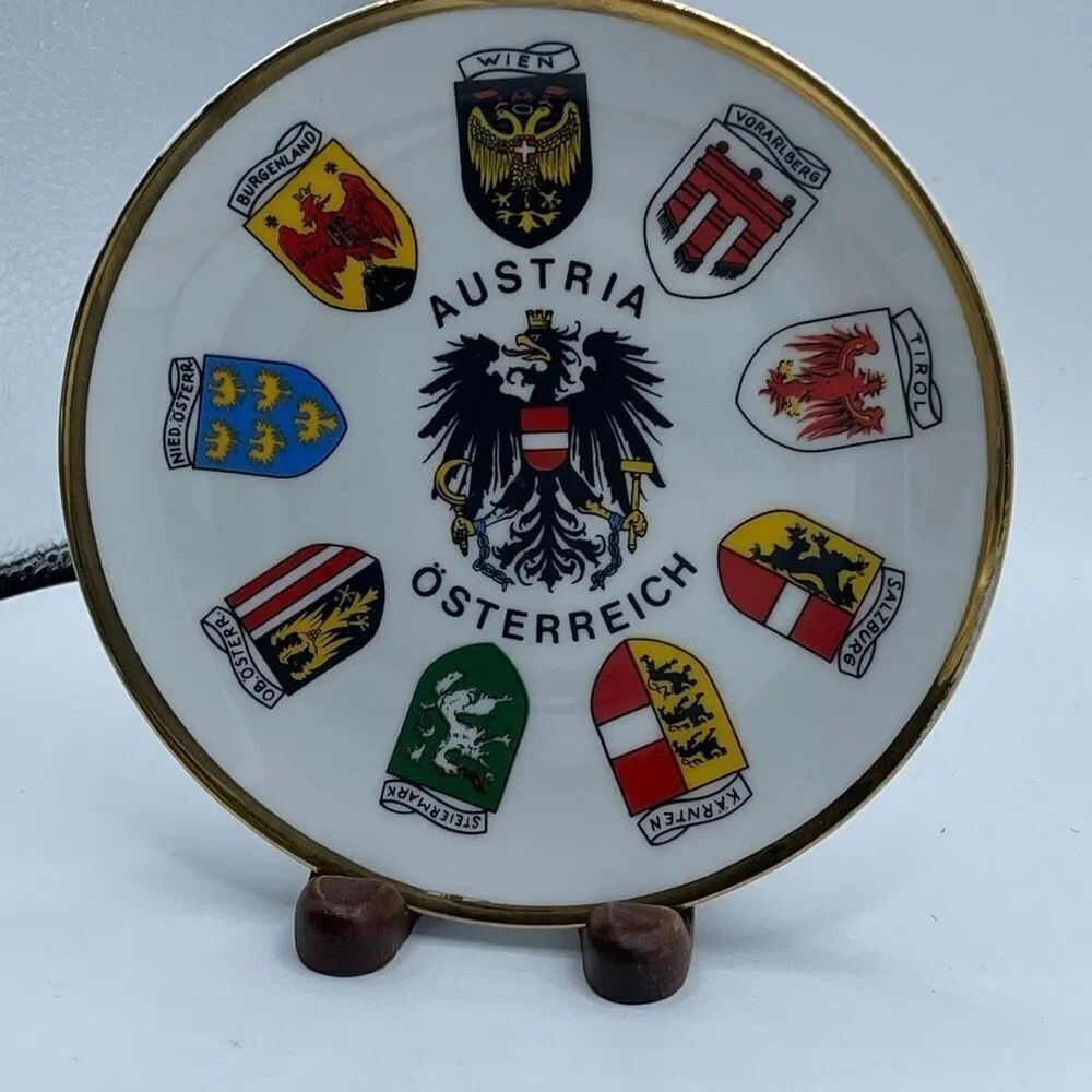 Vintage Souvenir collector plate from Austria coat of arms and 9 states.